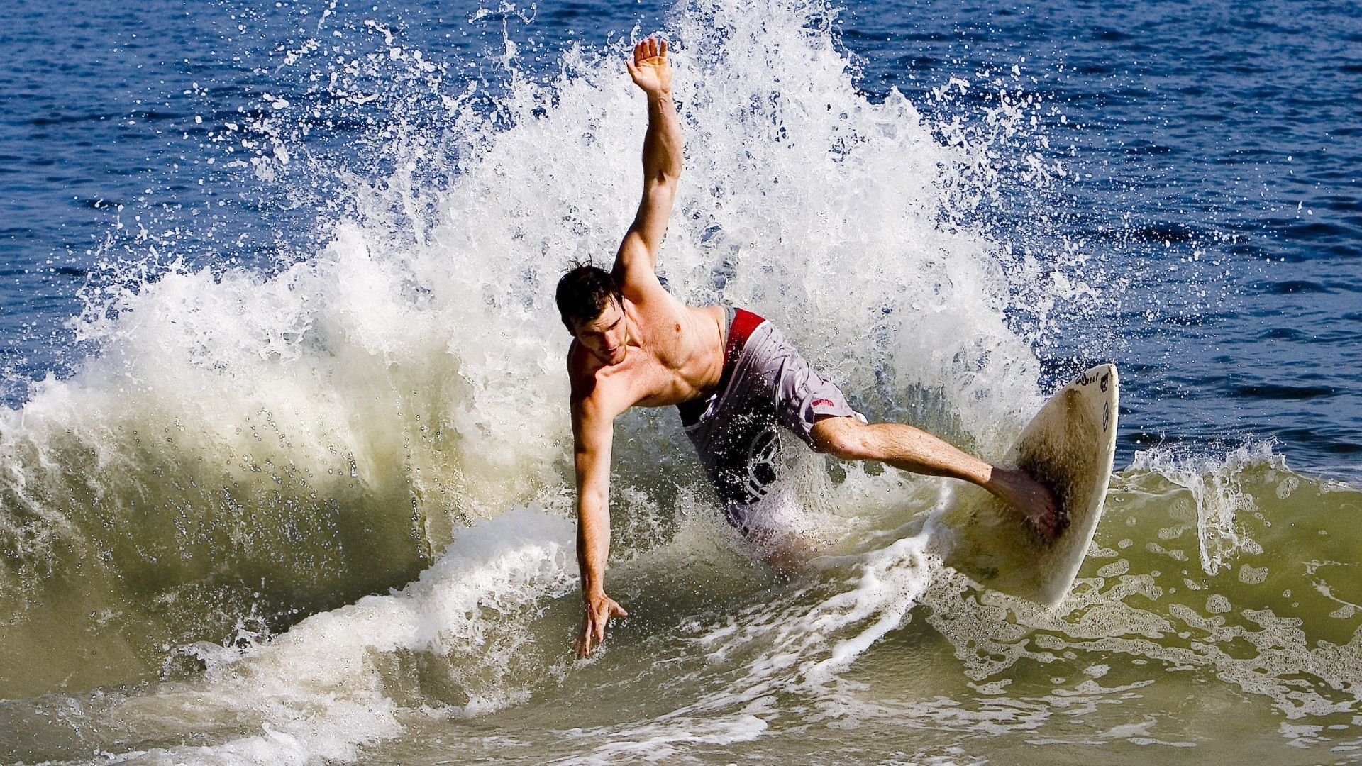 冠军球队球员退役典礼温馨感人球迷纷纷致敬,球员退役说的话